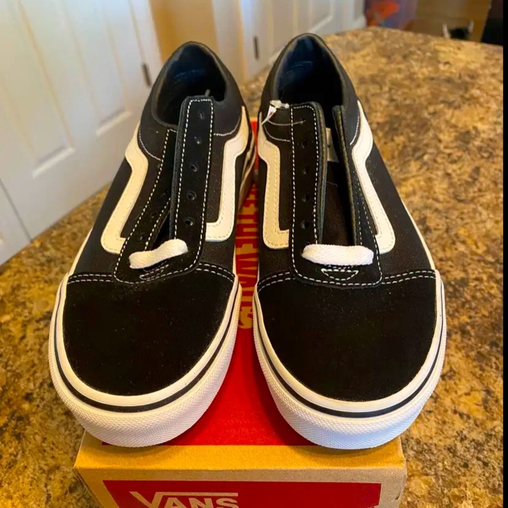 NIB Vans Ward Shoes - Youth size 2 Suede and Canvas/ Black and White